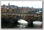 ponte vecchio depuis la galerie des offices à florence